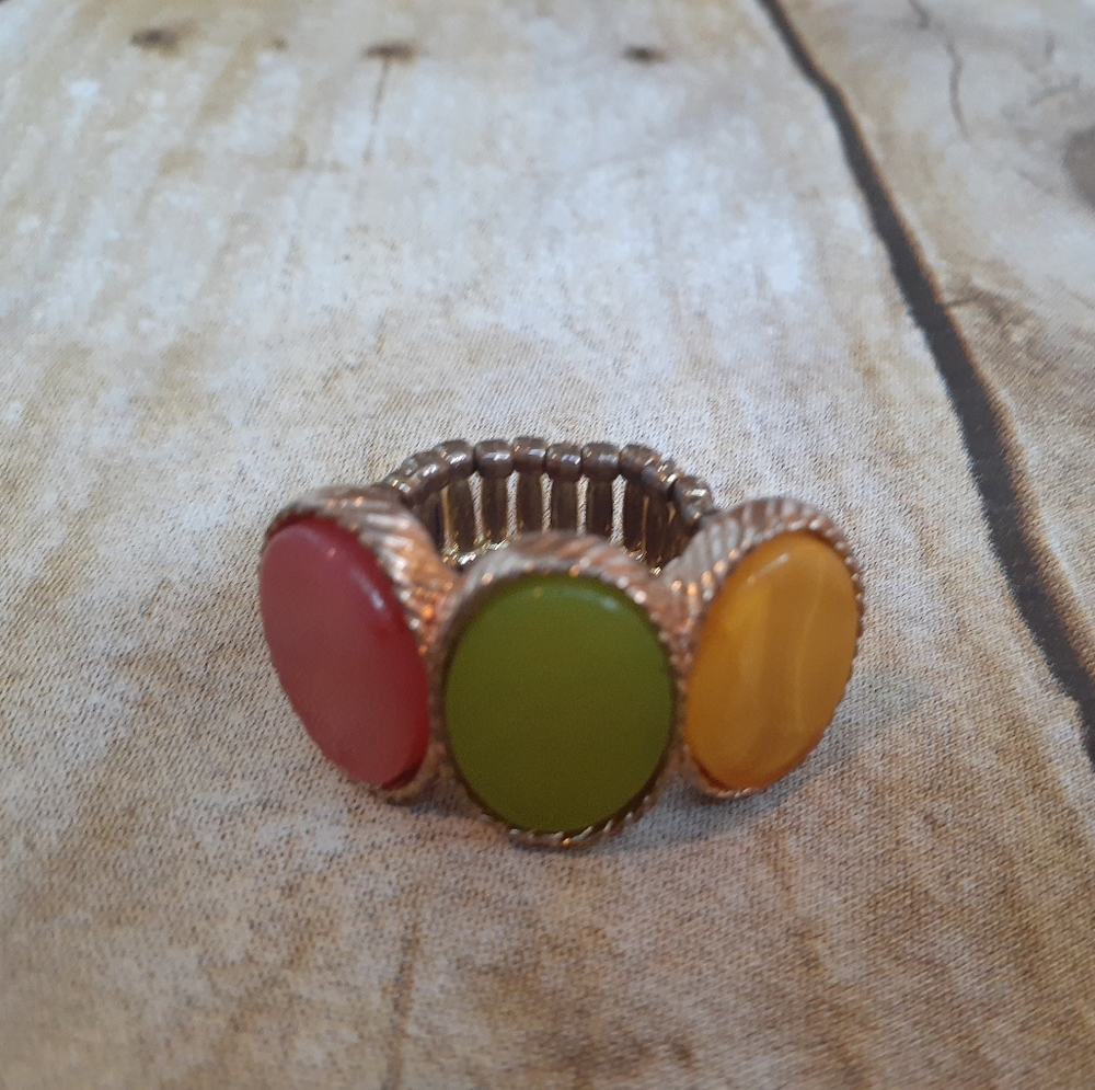 Tried colored vintage look ring